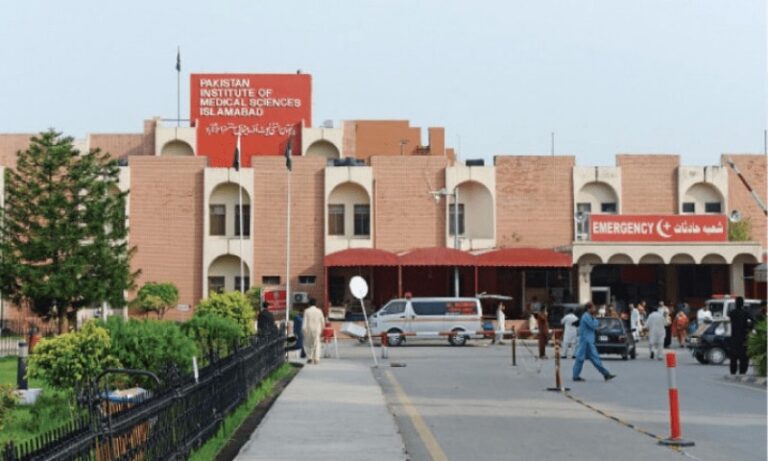 پمز سانحے کا ردعمل: اسلام آباد کے 48 اسپتالوں پر 1 کروڑ کے جرمانے 3 پمز سانحے کا ردعمل: اسلام آباد کے 48 اسپتالوں پر 1 کروڑ کے جرمانے