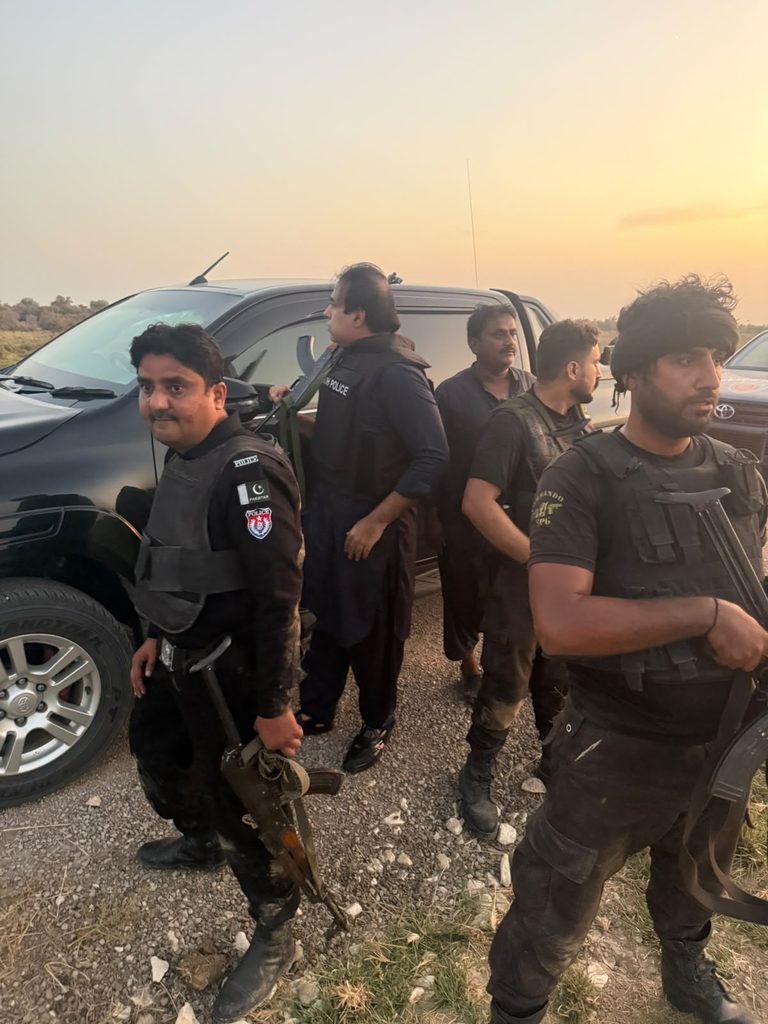 لاڑکانہ: پولیس اور وفاقی حساس اداروں کا کچے میں مشترکہ ٹارگیٹڈ آپریشن، 2 مغوی بحفاظت بازیاب 2 WhatsApp Image 2026 09 12 at 10.56.34 AM 1